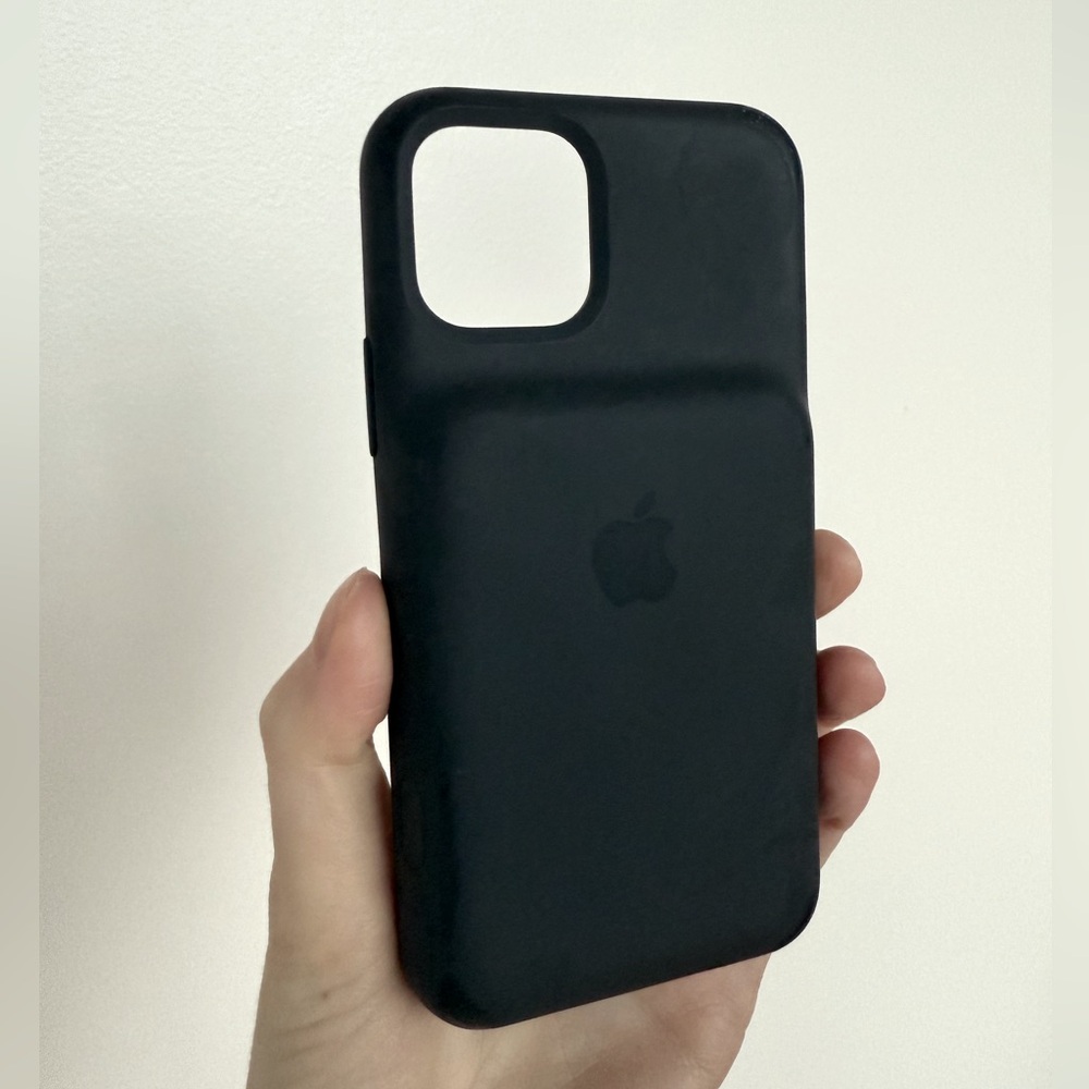 iPhone 11 Pro apple case with built in charger